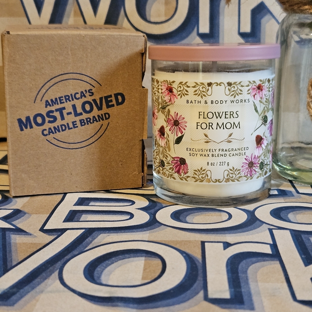 NWT Bath & Body Works Flowers for Mom Single Wick Candle - Pink & White - Picture 6 of 6